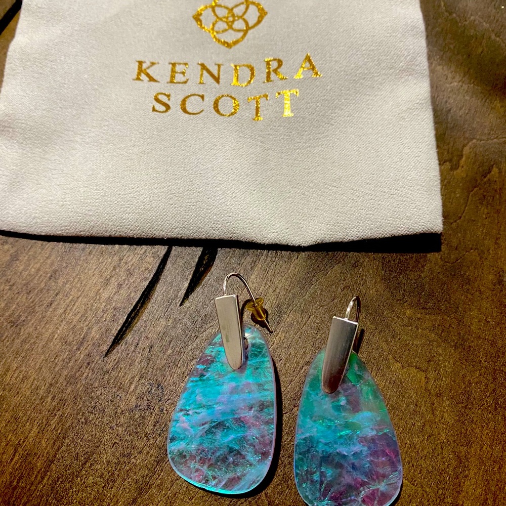 Kendra Scott earrings !!